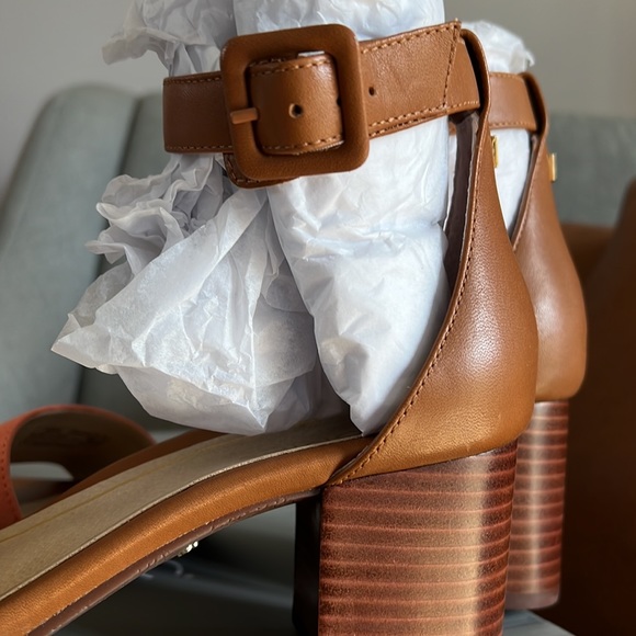 NEW Vionic Rosie Women's Ankle Strap Heeled Sandals Orthopedic Arch Support - Picture 5 of 6